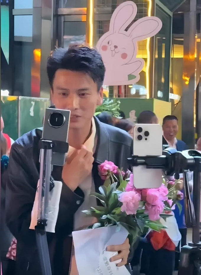 Xu Chang trong các buổi livetream. Ảnh: Sohu