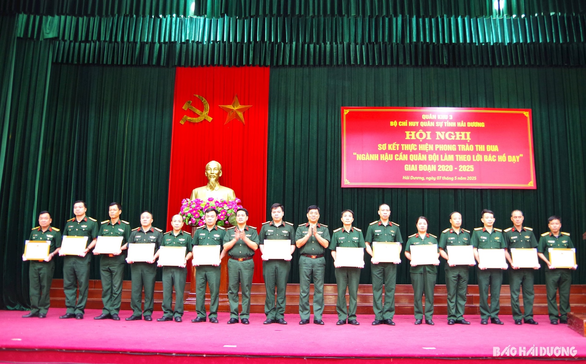 khen-thuong.jpg