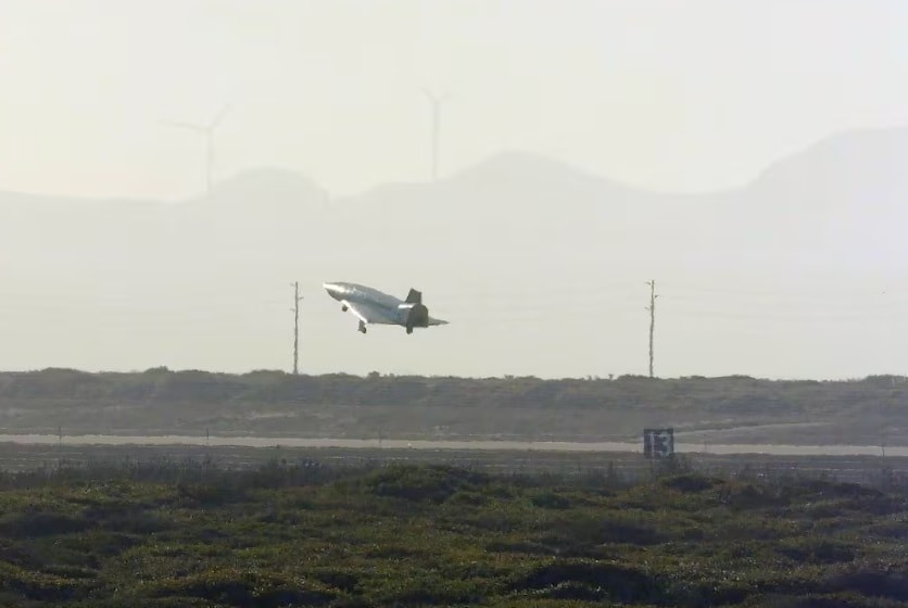 talon-a-cua-stratolaunch-ha-canh-tren-duong-bang-tai-can-cu-khong-gian-vandenberg-california-my.jpg