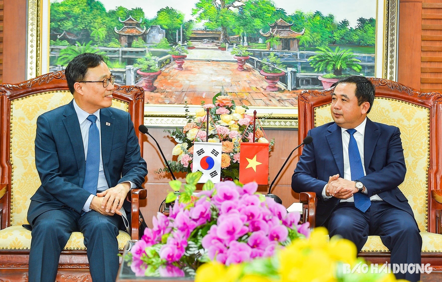 Đồng chí Bí thư Tỉnh ủy Trần Đức Thắng tiếp Đại sứ Hàn Quốc tại Việt Nam Choi Youngsam