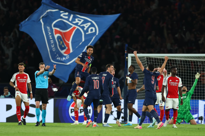 Các cầu thủ PSG ăn mừng sau trận thắng Arsenal 2-1 ở lượt về bán kết Champions League trên sân Parc des Princes, Paris, Pháp ngày 7/5. Ảnh: Reuters
