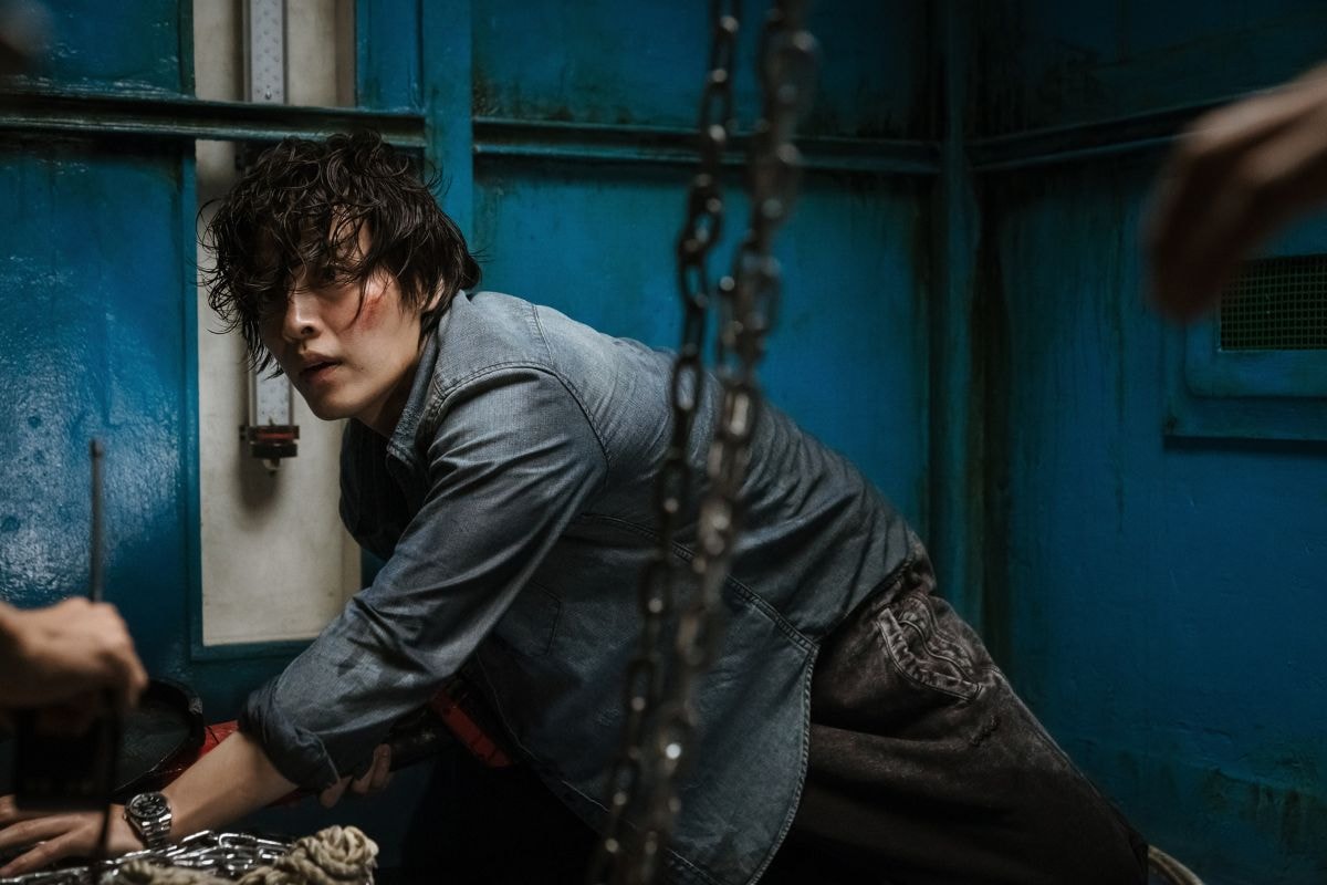 kang-ha-neul-trong-phim-yadang-ba-mat-lat-keo.jpg