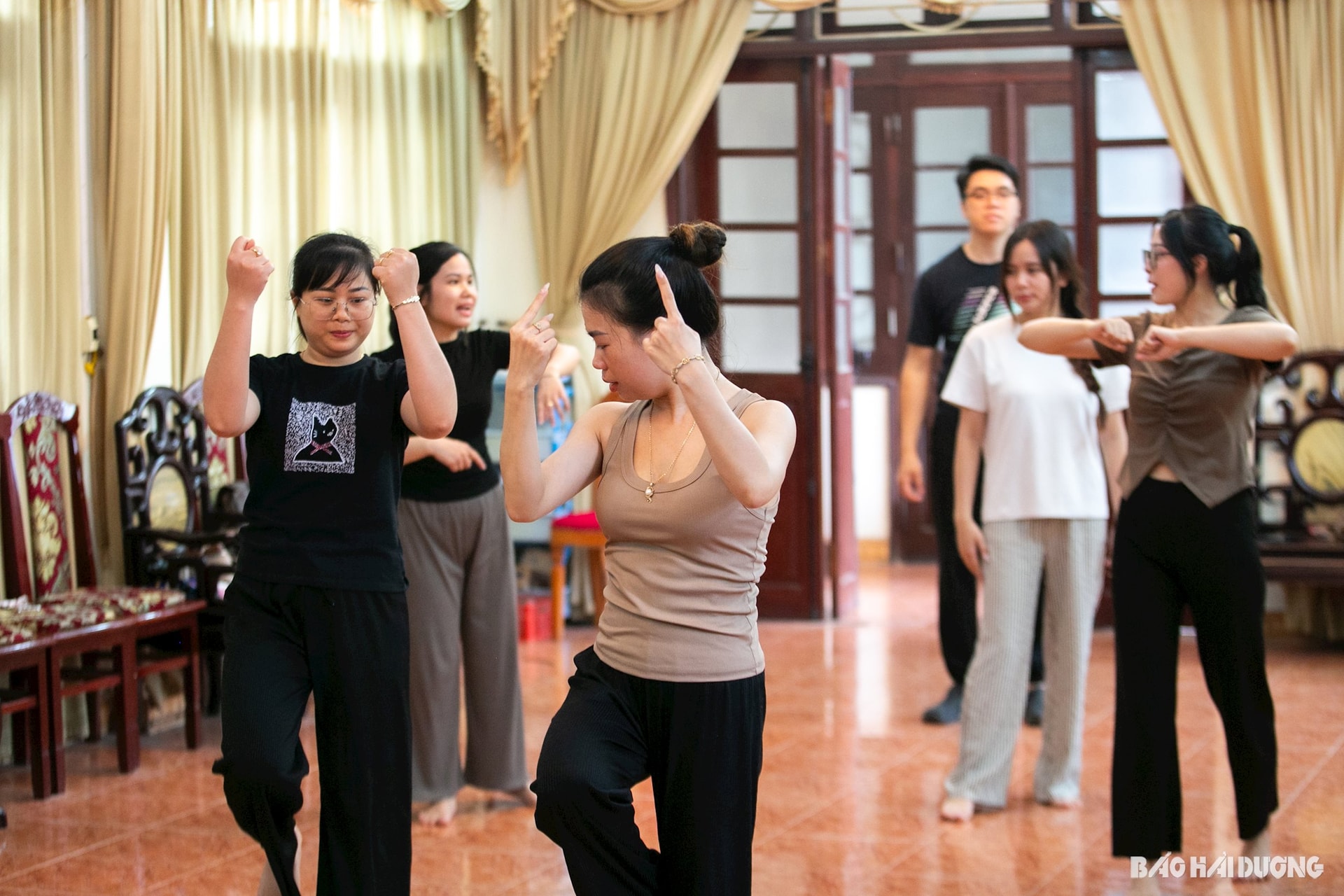 hoi-dien-tieng-hat-lang-sen.jpg