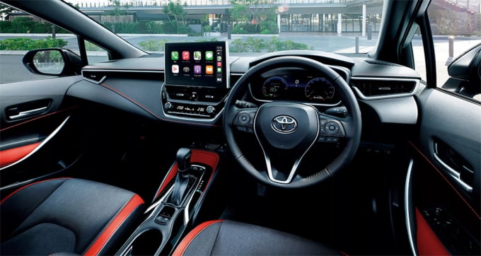 Trang bị nội thất cơ bản, nhưng các tính năng hỗ trợ người lái tốt hơn. Ảnh: Toyota