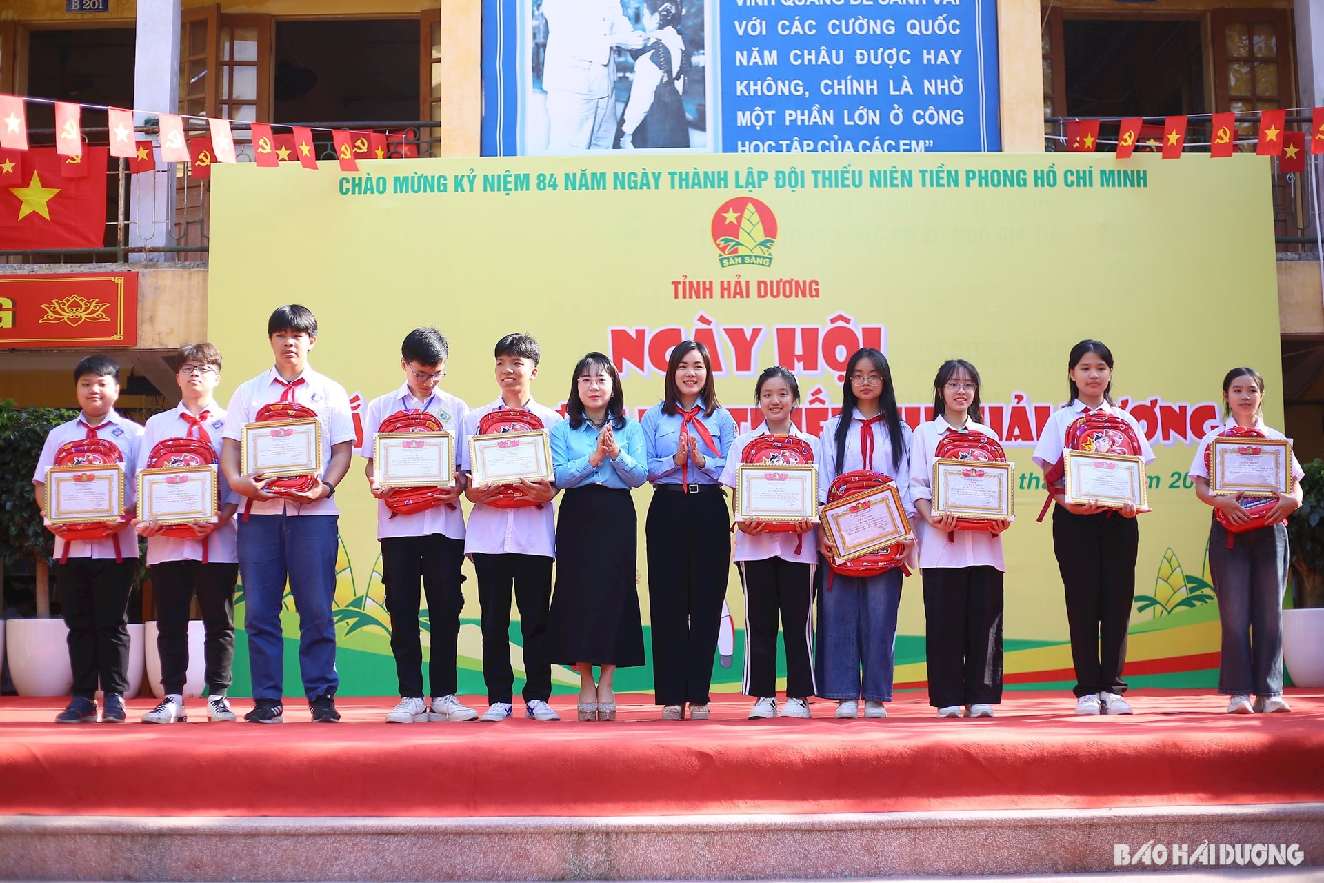 Dịp này, Hội đồng Đội tỉnh tuyên dương và tặng giấy khen cho 20 đội viên TP Hải Dương vì có thành tích xuất sắc trong công tác Đội và phong trào thiếu nhi năm học 2024 - 2025
