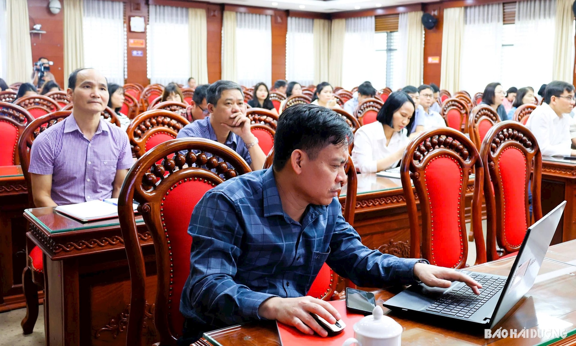 van-phong-tinh-uy.jpg