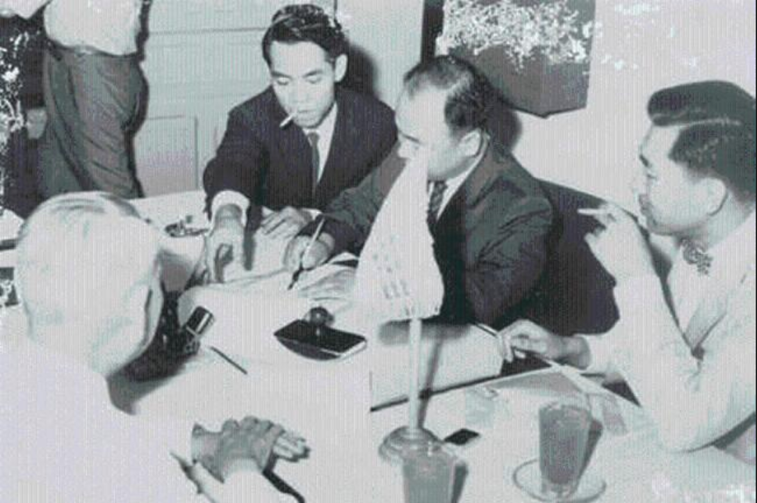 Sau khi trở về nước, ông được mời làm phóng viên cho hãng thông tấn Reuters (Anh) và các báo khác của Mỹ. Do có quan hệ rộng với các cơ quan quân sự, tình báo, thông tin Mỹ, cùng quan chức cao cấp của Phủ Tổng thống, Tổng nha Cảnh sát quốc gia, Bộ Tổng tham mưu… nên các chính khách, tướng tá của chế độ Sài Gòn hết sức quý trọng ông.
