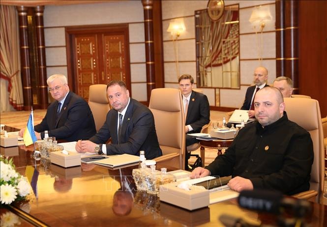 chanh-van-phong-tong-thong-ukraine-ong-andriy-yermak-va-ngoai-truong-andrii-sybiha-tham-gia-phai-doan-dam-phan-voi-dai-dien-my-ve-cuoc-xung-dot-o-ukraine-tai-jeddah-saudi-arabia-ngay-11-3-2025.jpg