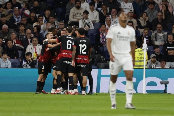 Các cầu thủ Mallorca mừng bàn trong trận thua Real 1-2 ở vòng 36 La Liga tối 14/5. Ảnh: EFE