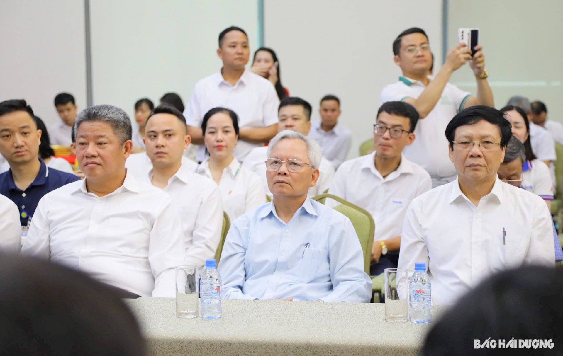 tri-tue-nhan-tao-trong-bao-chi-3.jpg