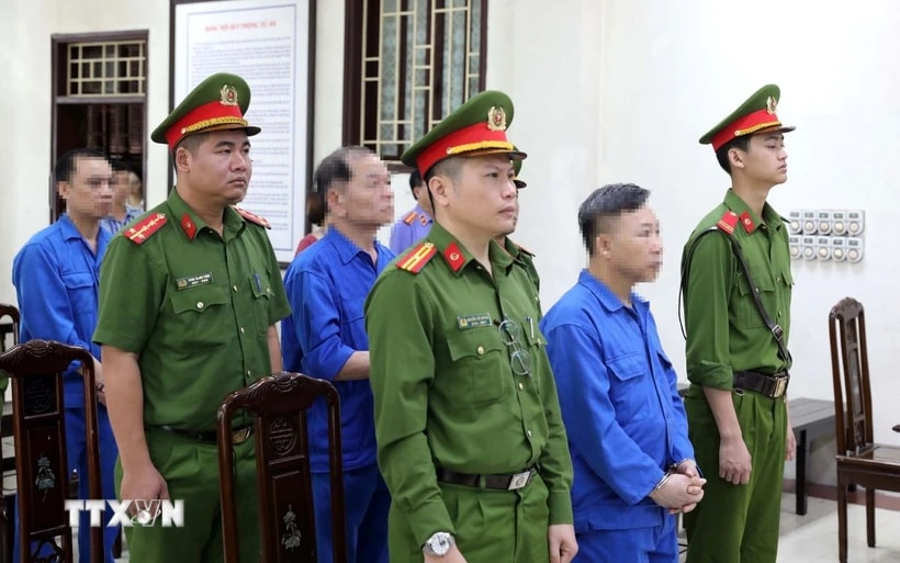 Các bị cáo tại phiên tòa. (Ảnh: Thế Duyệt/TTXVN)
