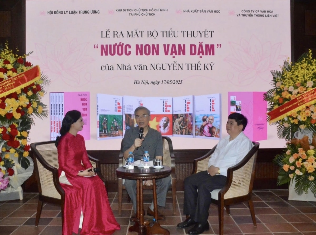  nuoc non van dam tai hien cuoc doi, su nghiep cach mang cua bac hinh anh 2
