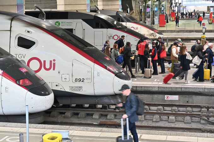 Tàu cao tốc tại ga Gare Montparnasse (Pháp). Ảnh: AFP