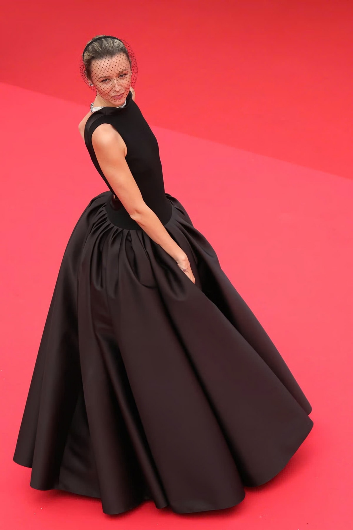 nhung bo canh thu hut moi anh nhin tren tham do cannes 2025 hinh anh 1