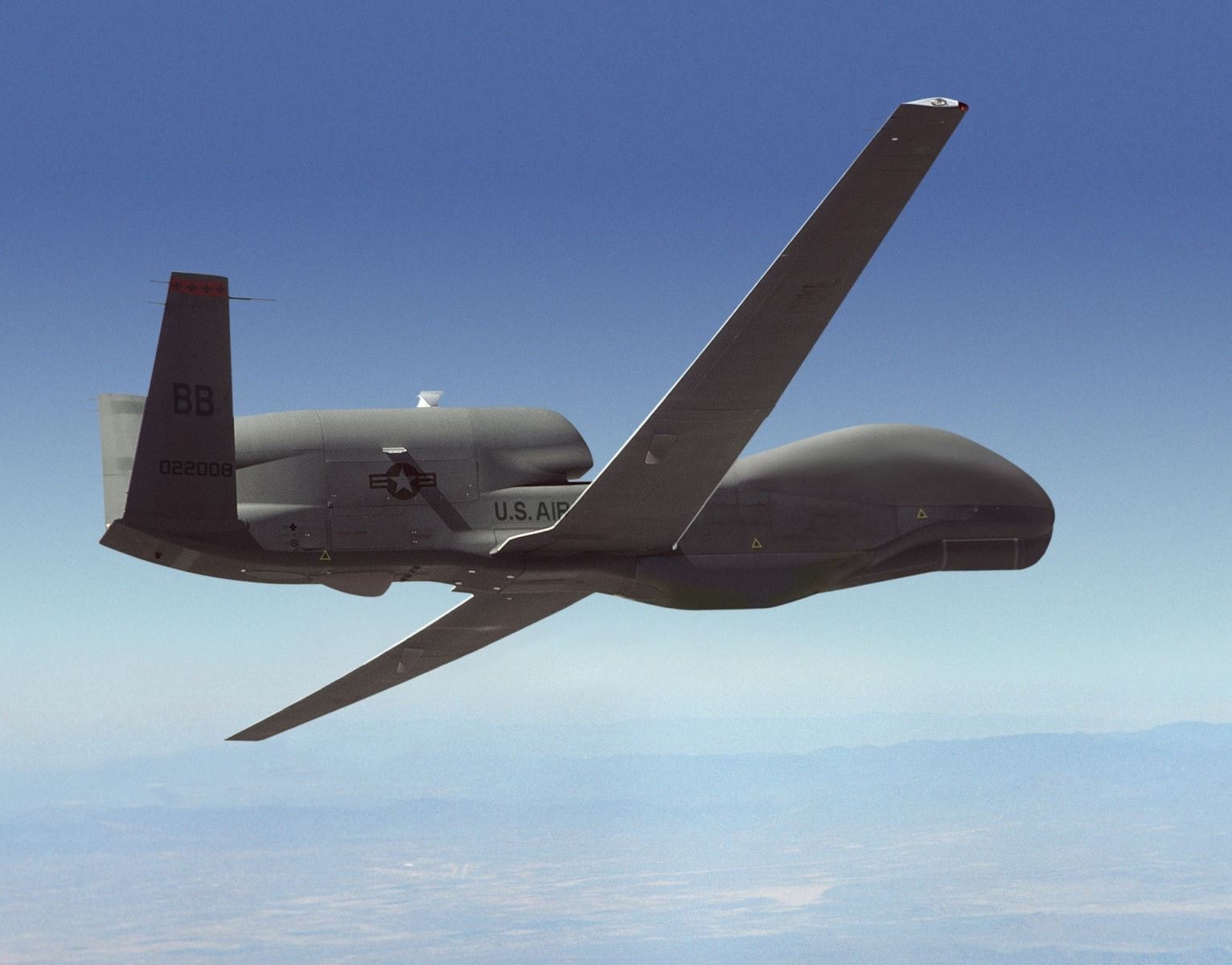 may-bay-trinh-sat-khong-nguoi-lai-global-hawk-cua-quan-doi-my.jpg