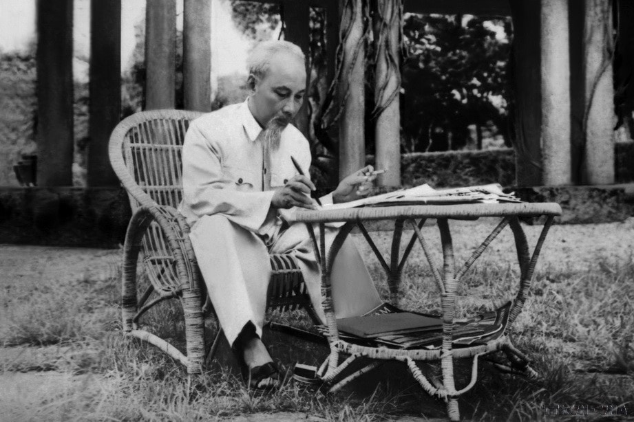 President Ho Chi Minh works at the Presidential Palace, Hanoi. (Photo: VNA)
