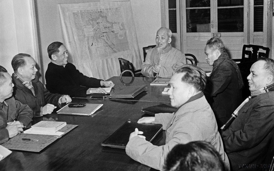 President Ho Chi Minh chairs the 3rd meeting of the Party Central Committee to discuss the State plan for 1961. (Hanoi, December 1960). (Photo: VNA)