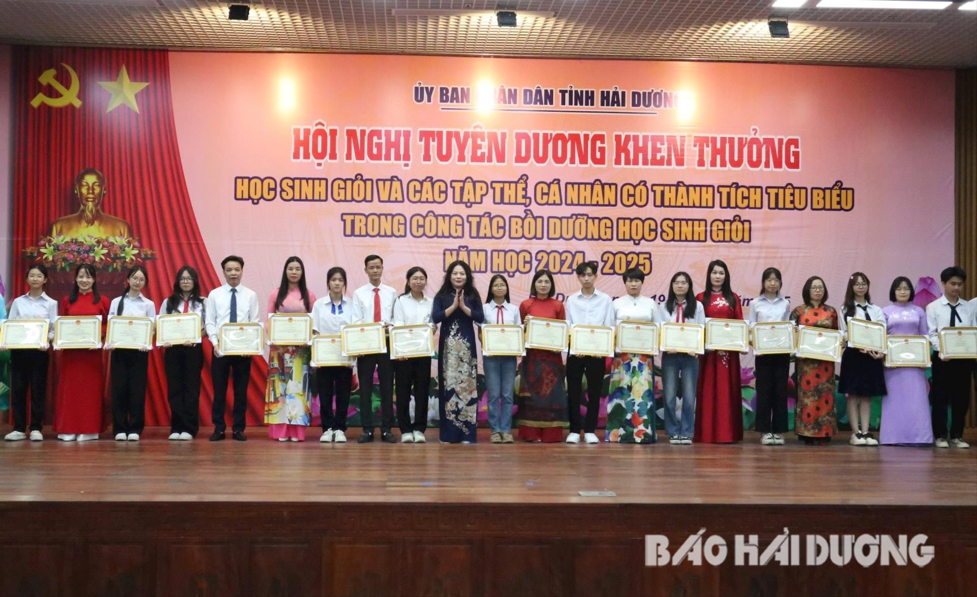 phi-thi-thuy-van(1).jpg