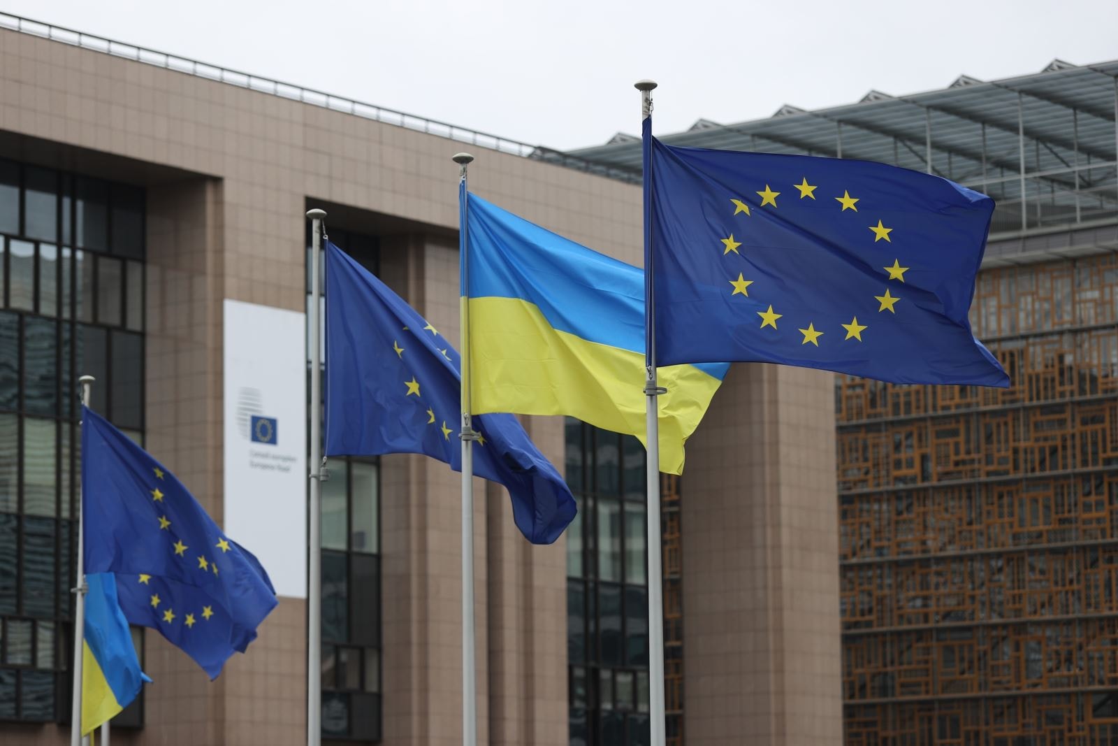 co-cua-eu-va-ukraine.jpg