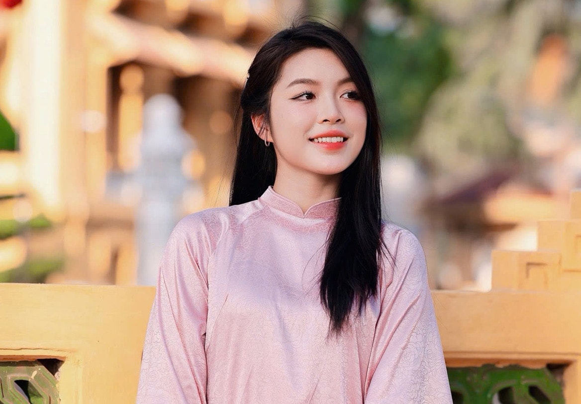 kieu vy top.jpg