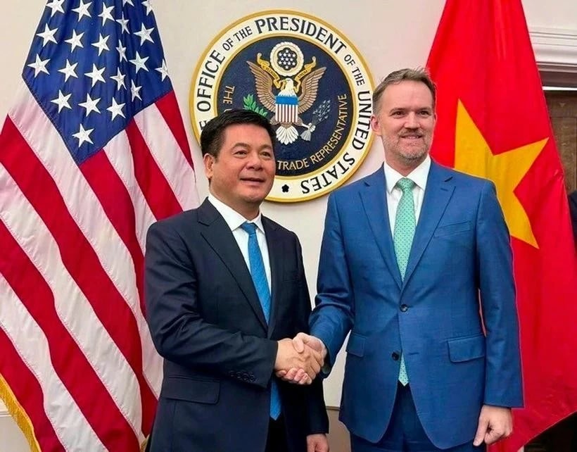 Minister of Industry and Trade Nguyen Hong Dien (left) and US Trade Representative Jamieson Greer at the second round of negotiation on a reciprocal trade agreement (Photo: VNA)