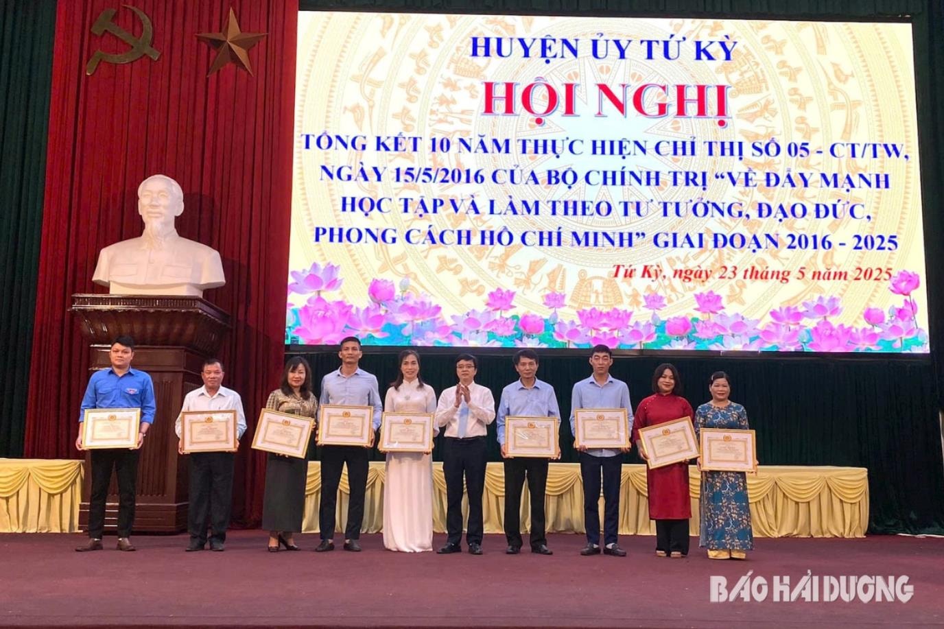 khen-thuong(1).jpg