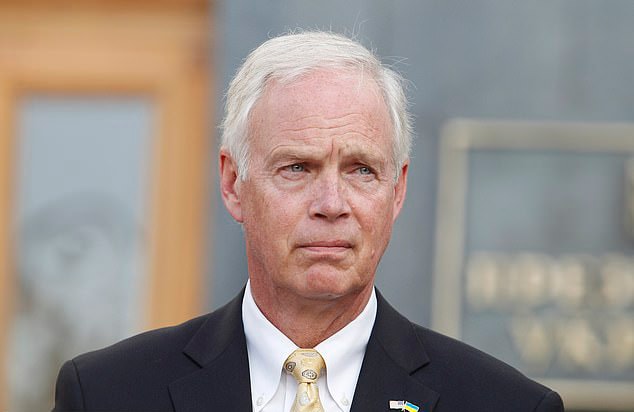 thuong-nghi-si-ron-johnson.jpg
