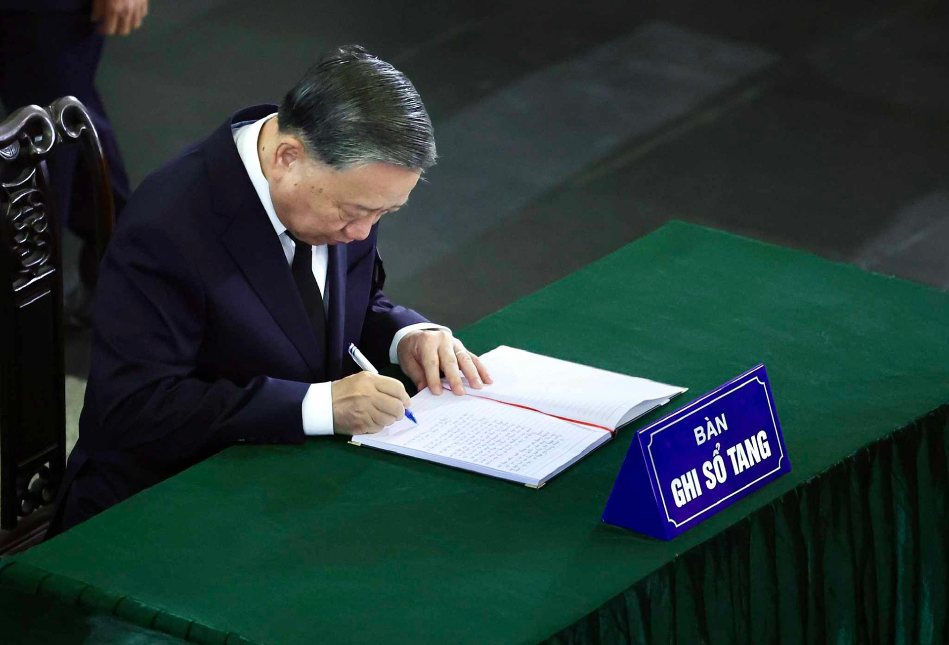 tong-bi-thu-to-lam-ghi-so-tang.jpg