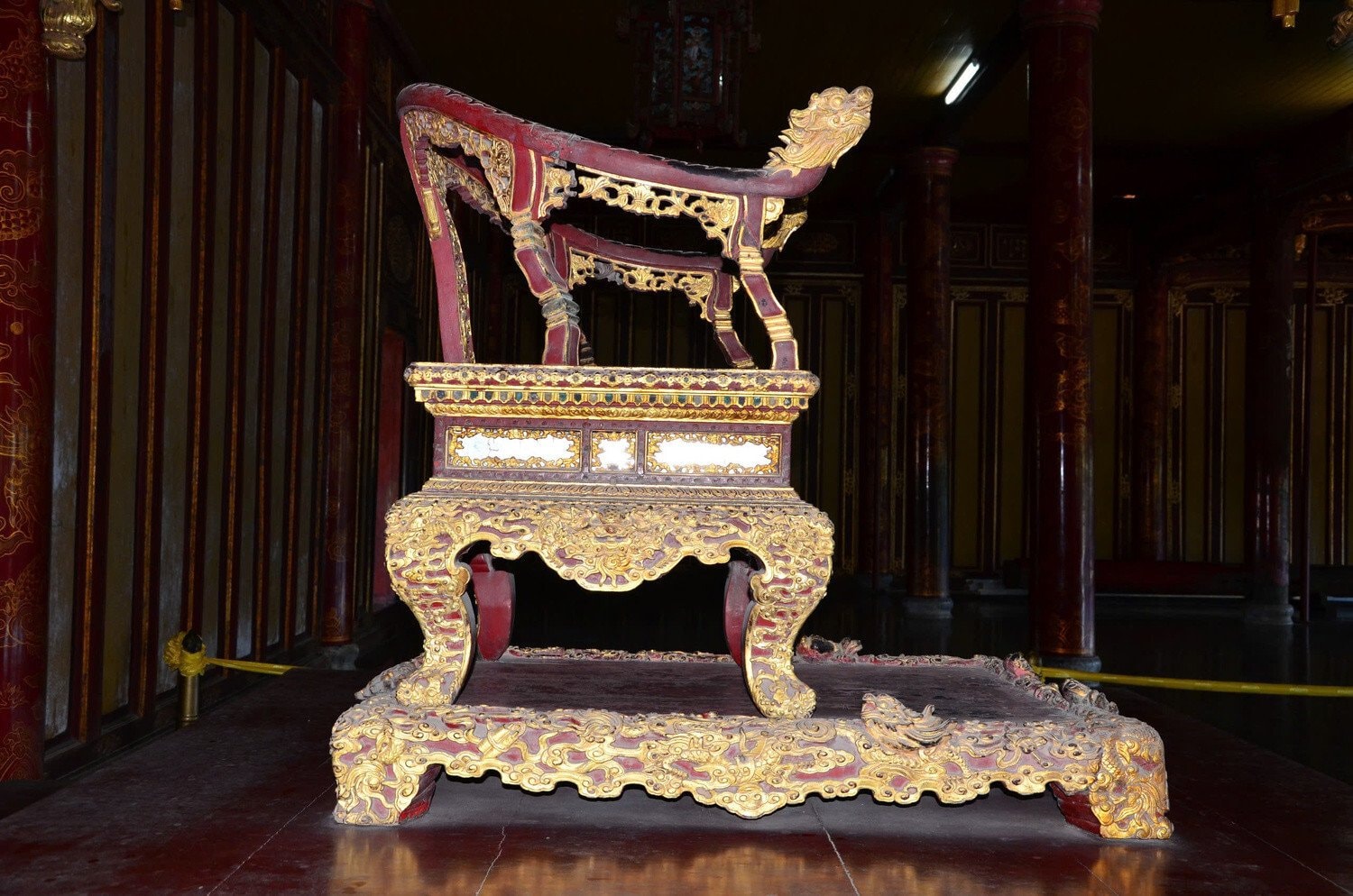 Ngai được hoàn thiện từ thời vua Gia Long, trùng tu duy nhất vào thời vua Khải Định (1916–1925), khi bửu tán được thay mới từ gấm lụa sang gỗ thếp vàng.