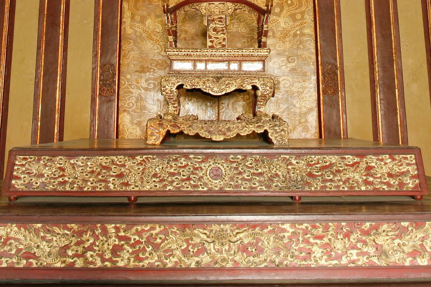 Cục đã có văn bản đề nghị Trung tâm Bảo tồn Di tích Cố đô Huế khẩn trương tổ chức kiểm tra, đánh giá hiện trạng, bảo đảm an ninh, an toàn, kịp thời bảo vệ bảo vật quốc gia và Di tích Cố đô Huế. Cục yêu cầu Trung tâm báo cáo về Bộ Văn hóa, Thể thao và Du lịch trước ngày 26/5.