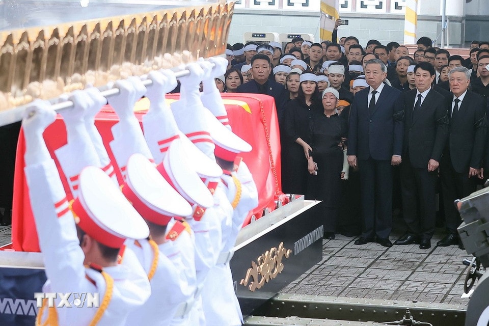 le-dua-tang-nguyen-chu-tich-nuoc-tran-duc-luong-tai-ha-noi-17-7103.jpg