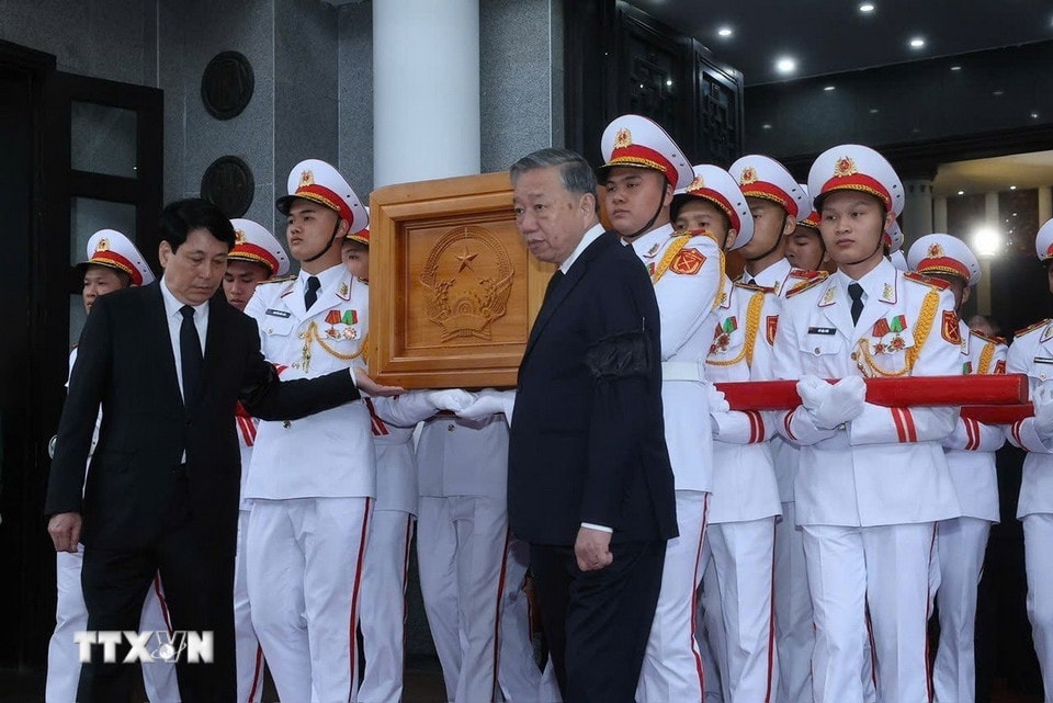 le-dua-tang-nguyen-chu-tich-nuoc-tran-duc-luong-tai-ha-noi-2.jpg