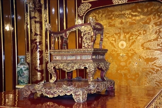 Ngai vàng - Bảo vật quốc gia ở vị trí trung tâm của Điện Thái Hoà. (Nguồn: TTXVN)