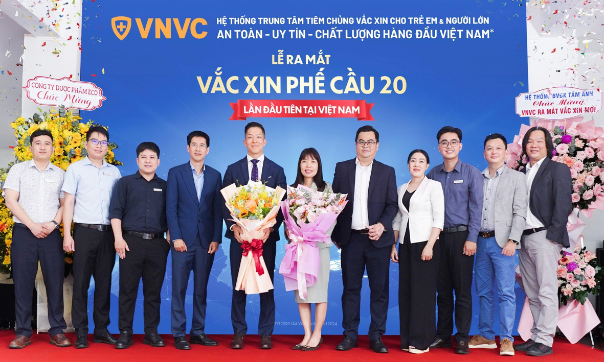 Hệ thống tiêm chủng VNVC công bố ra mắt và triển khai tiêm vaccine phế cầu 20 tại hơn 220 trung tâm trên toàn quốc sáng 26/5. (Ảnh: Mộc Thảo)