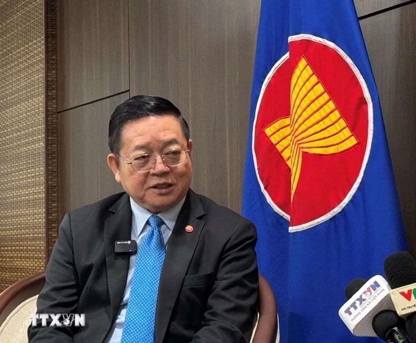 Tổng Thư ký ASEAN Kao Kim Hourn trả lời phỏng vấn phóng viên TTXVN tại Indonesia. (Ảnh: Đỗ Quyên/TTXVN)