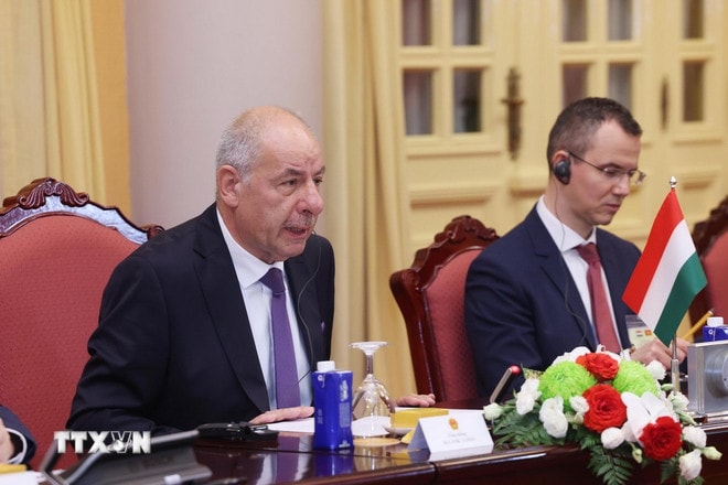 ttxvn-chu-tich-nuoc-luong-cuong-hoi-dam-voi-tong-thong-hungary-8059126-5.jpg