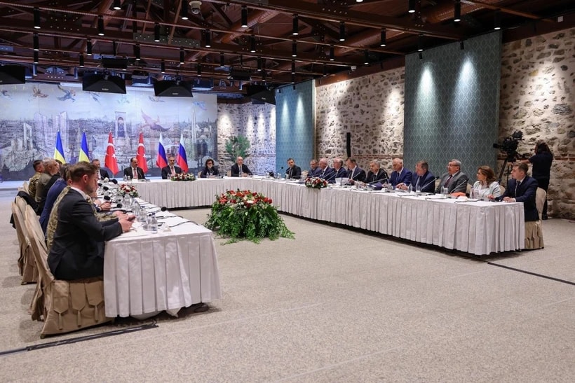Quang cảnh cuộc đàm phán trực tiếp giữa Nga và Ukraine tại Istanbul, Thổ Nhĩ Kỳ ngày 16/5/2025. (Nguồn: THX/TTXVN)