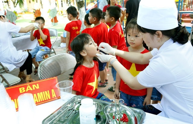 Tốn tiền mua vitamin A liều cao cho con nhưng nhận về chỉ là… liều thấp- Ảnh 1.