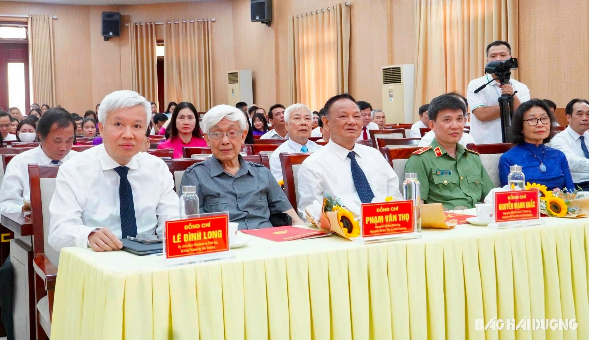 dai-bieu2.jpg