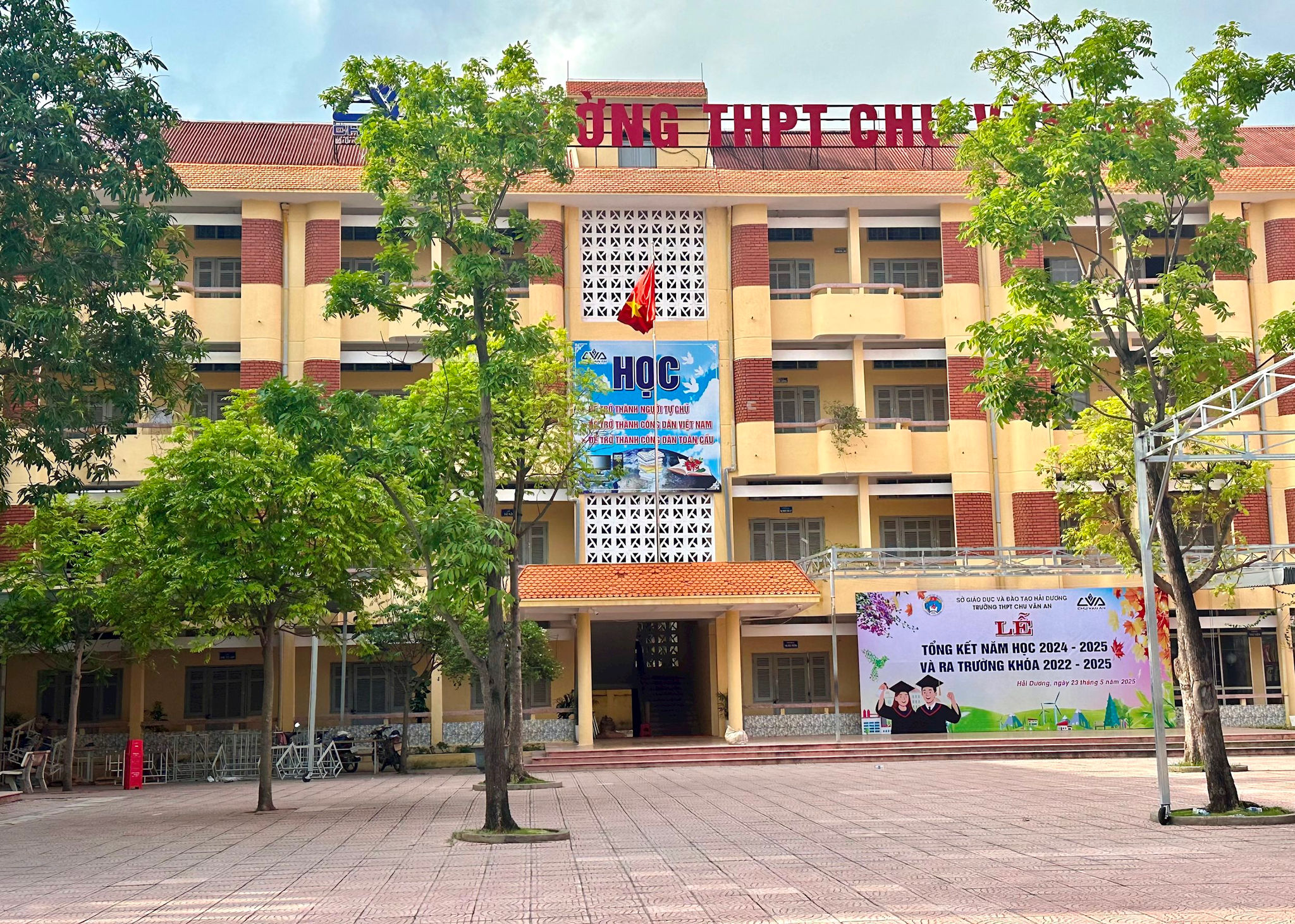 TRƯỜNG THPT CHU VĂN AN LÀ TRƯỜNG CÔNG LẬP TRỰC THUỘC ĐẠI HỌC HẢI DƯƠNG