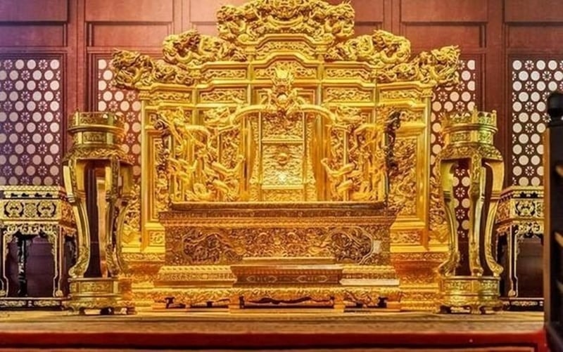 Đến năm 1963, các chuyên gia quyết định trùng tu chiếc ngai vàng này. (Ảnh: Sohu)