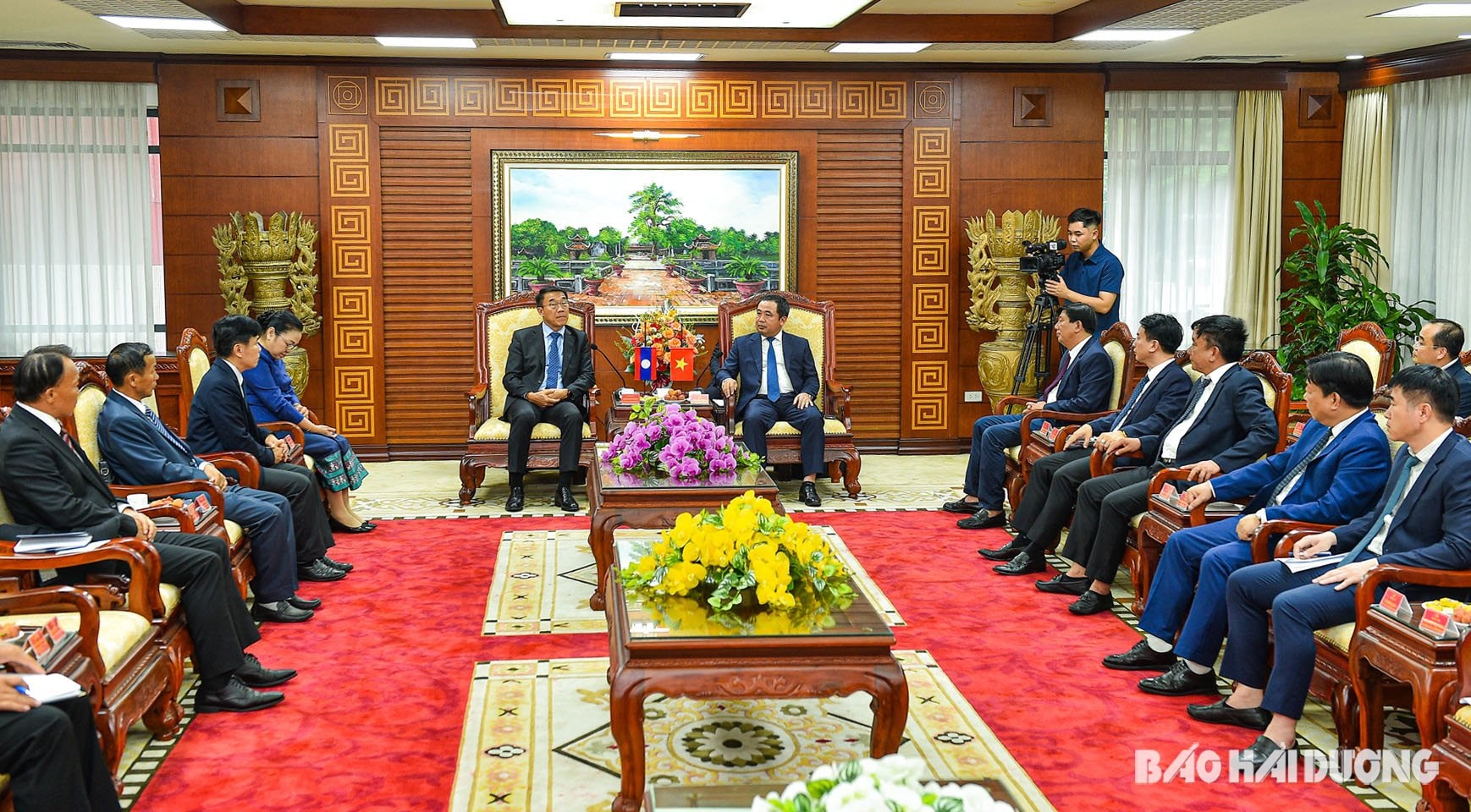 Quang cảnh buổi làm việc