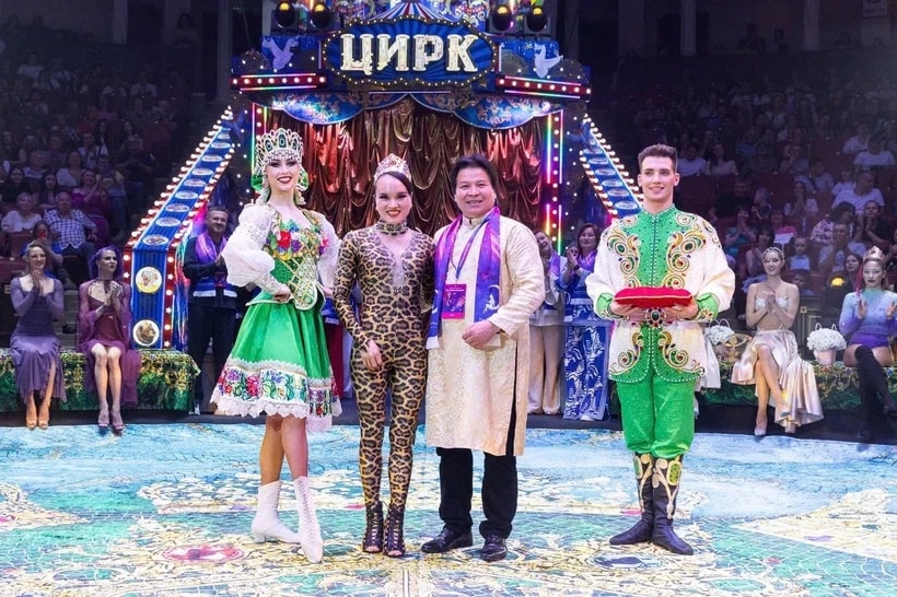 People’s Artist Tong Toan Thang and artist Luu Thi Huong at the festival (Photo: VNA)