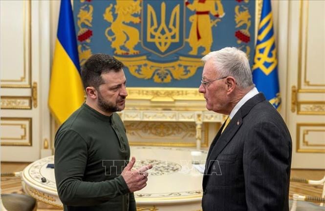 tong-thong-ukraine-volodymyr-zelensky-tiep-dac-phai-vien-cua-tong-thong-my-donald-trump-ong-keith-kellogg-tai-thu-do-kiev-ngay-20-2-2025.jpg