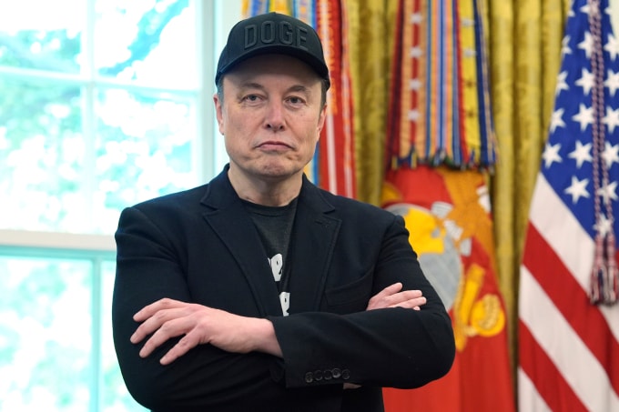 Elon Musk tham dự cuộc họp báo với Tổng thống Donald Trump tại Phòng Bầu dục, Nhà Trắng, hôm 30/5. Ảnh: AP