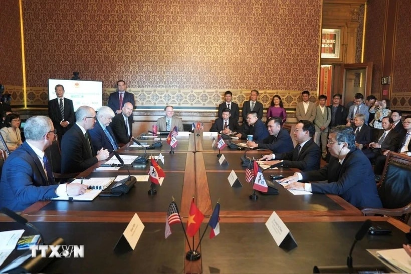 Bộ trưởng Bộ Nông nghiệp và Môi trường Đỗ Đức Duy dẫn đầu đoàn công tác với gần 50 cơ quan, doanh nghiệp, hiệp hội ngành nông nghiệp Việt Nam làm việc với Bộ Nông nghiệp tiểu bang Iowa (Mỹ). (Ảnh: TTXVN phát)