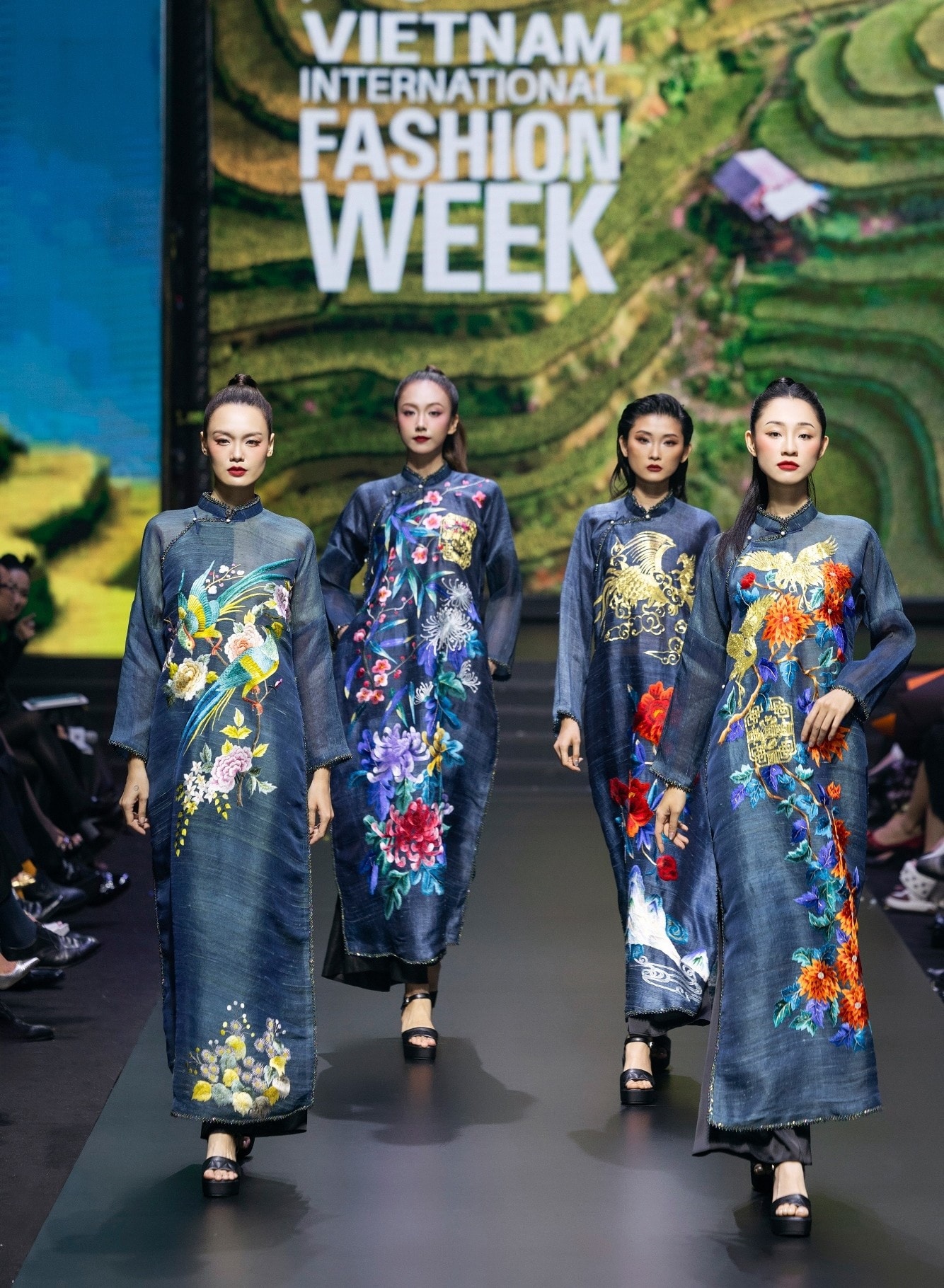 6-cac-look-nam-trong-bst-ma-dao-cua-ntk-vu-viet-ha1.jpg