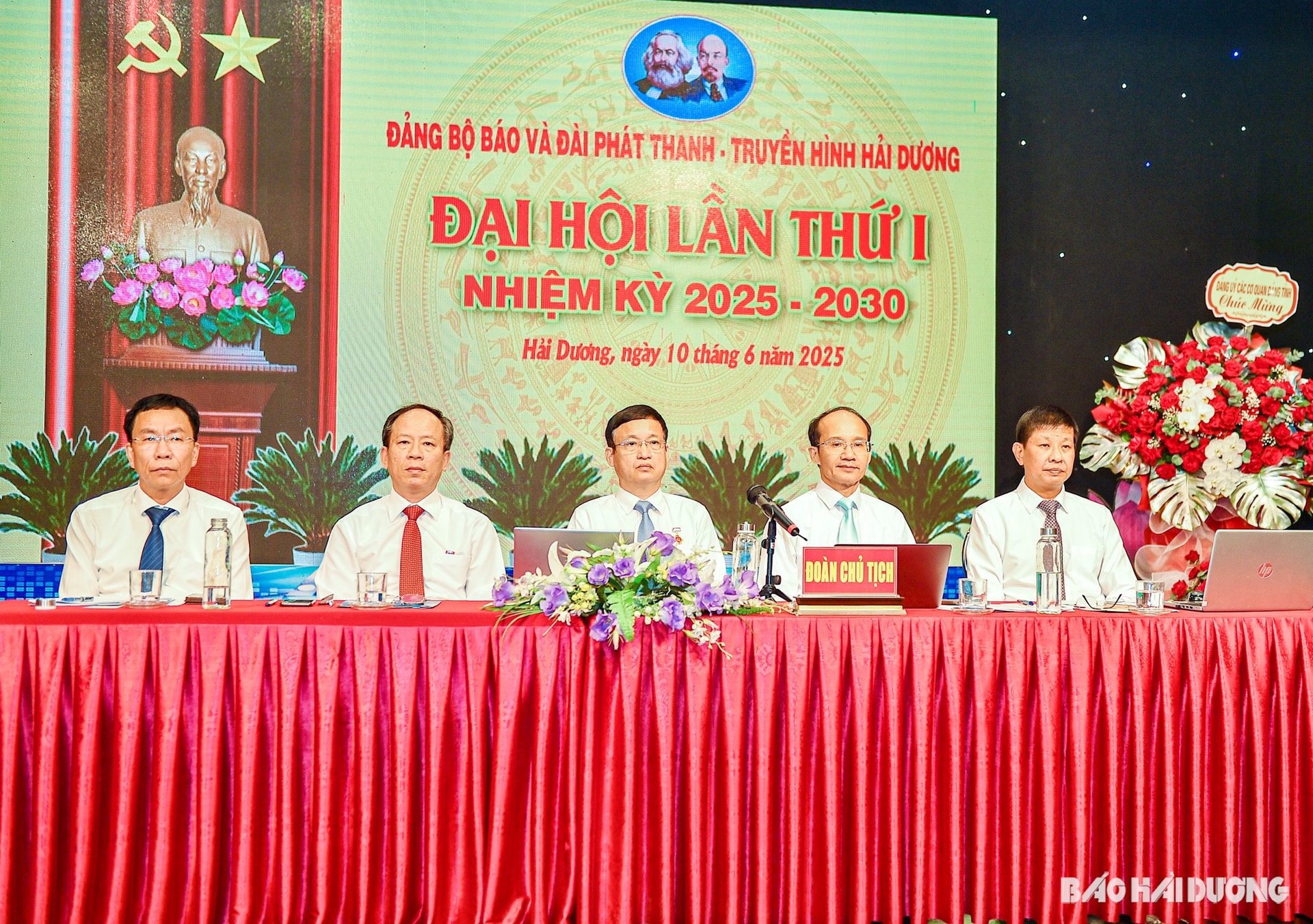 doan-chu-tich-dai-hoi.jpg