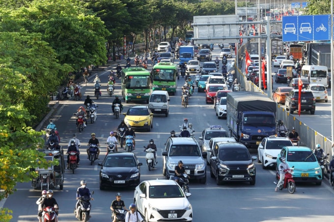 Phương tiện giao thông tại nút giao Pháp Vân - Bến xe Nước Ngầm (Hà Nội). Ảnh: Phạm Chiểu