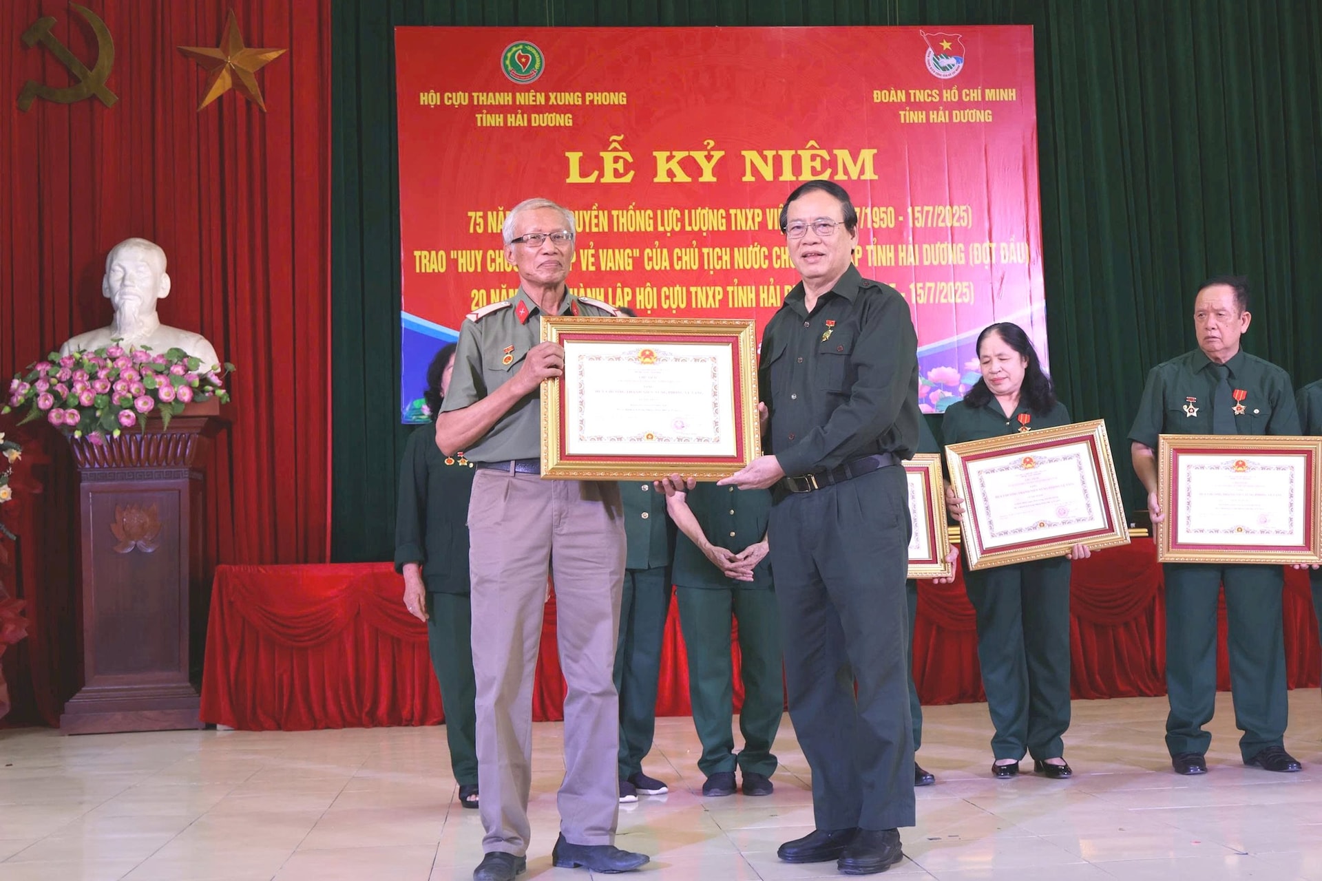 tang-huy-hieu.jpg